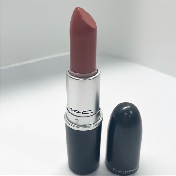 MAC Come Over Lipstick - Picture 3 of 9